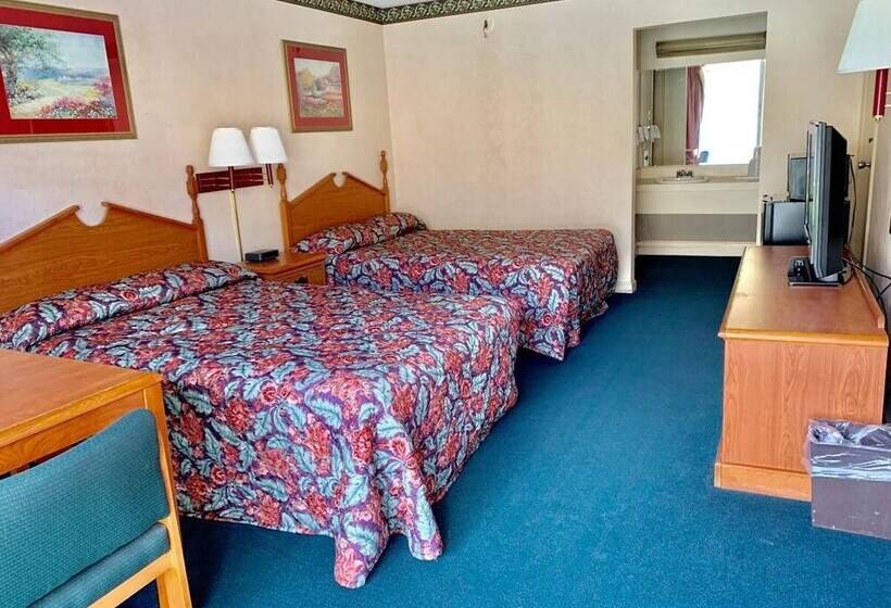 هتل Travelodge By Wyndham Lumberton
