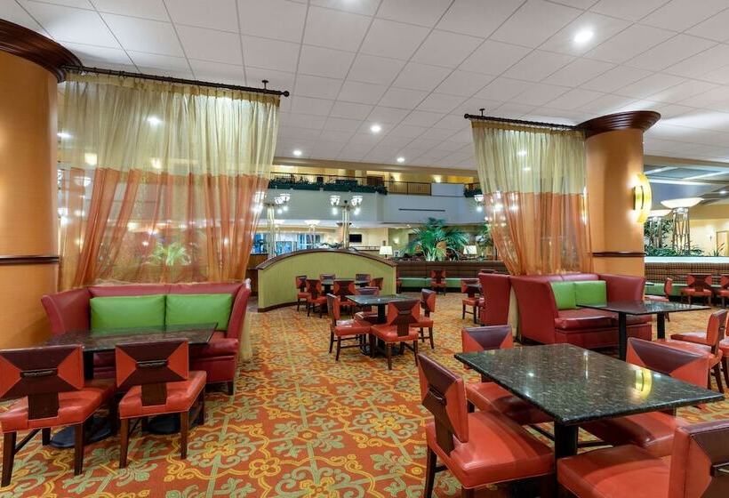 هتل Wyndham Grand Oklahoma City Downtown