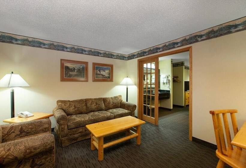 Cobblestone Hotels & Suites – Ladysmith