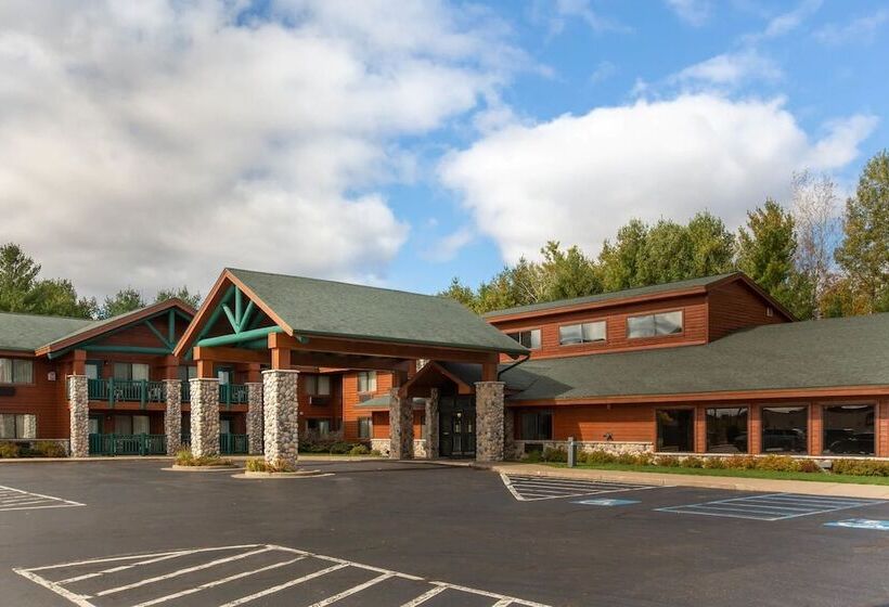 Cobblestone Hotels & Suites – Ladysmith