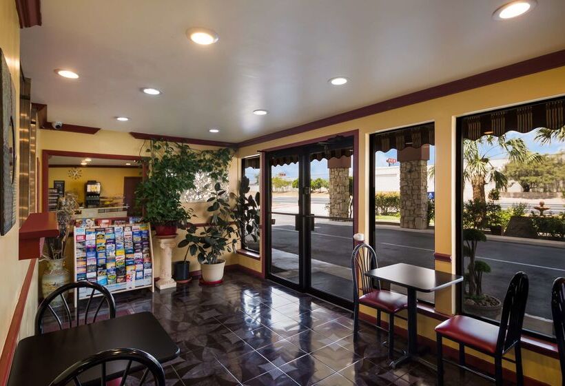 هتل Americas Best Value Inn Buda
