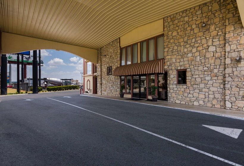 هتل Americas Best Value Inn Buda