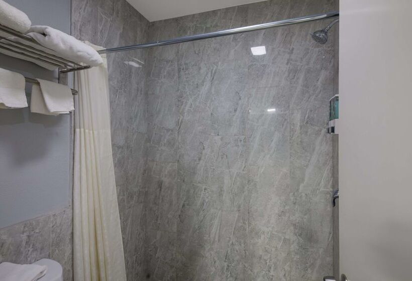 هتل Americas Best Value Inn Buda