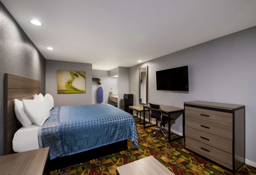 هتل Americas Best Value Inn Buda