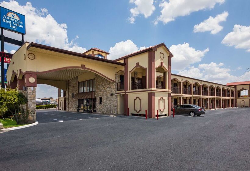 هتل Americas Best Value Inn Buda