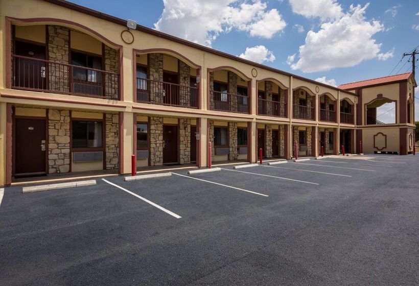 هتل Americas Best Value Inn Buda