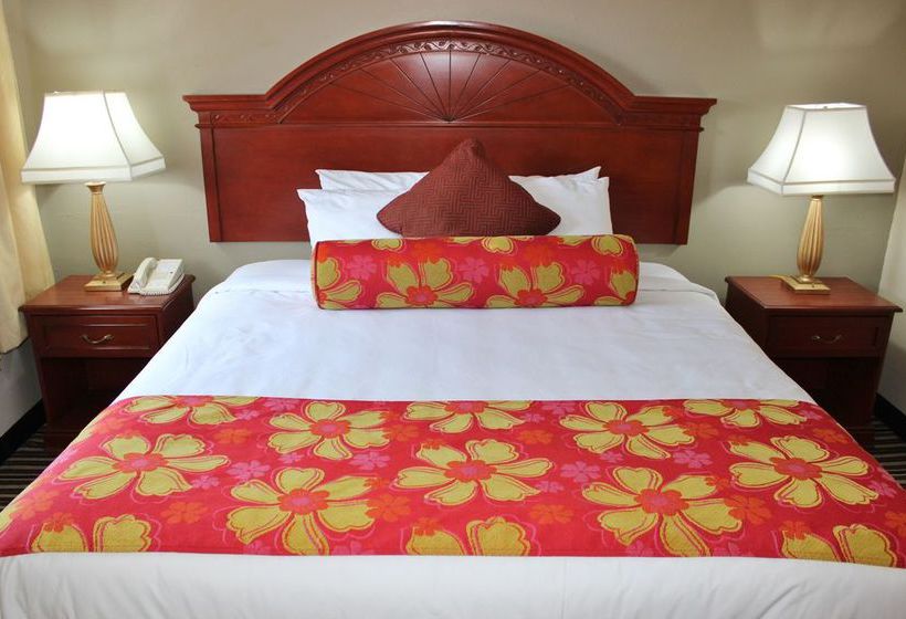 هتل Rodeway Inn & Suites