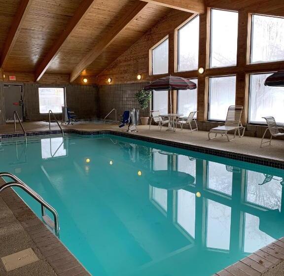 هتل Americinn By Wyndham Hampton