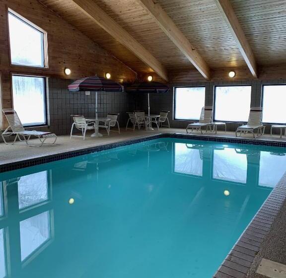 هتل Americinn By Wyndham Hampton