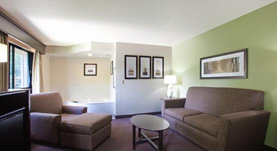 هتل Americinn By Wyndham Hampton