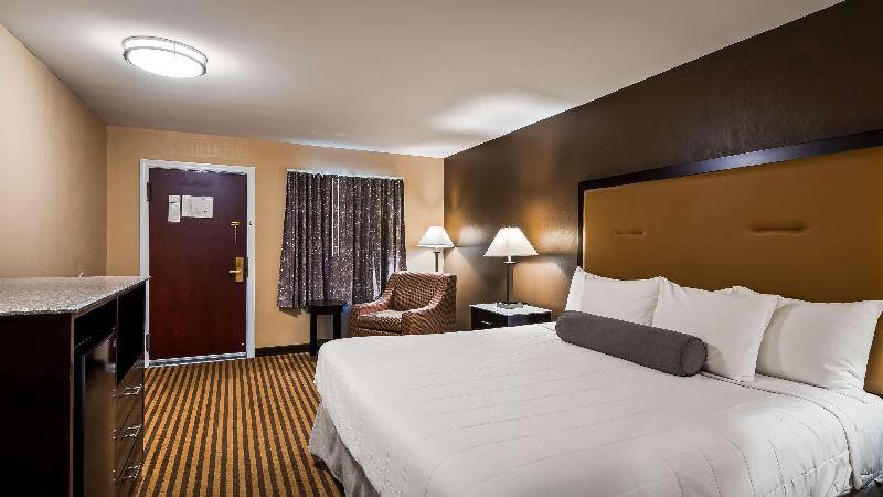 هتل Best Western Plus The Four Corners Inn