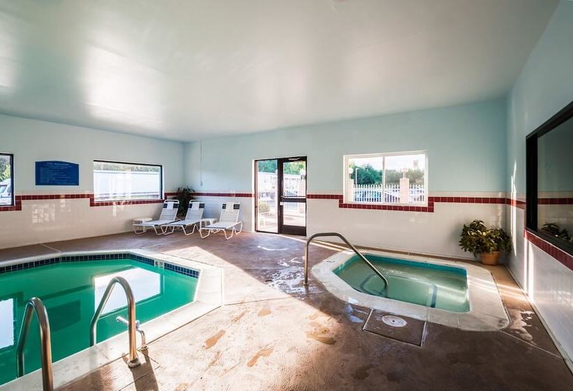 هتل Comfort Inn & Suites