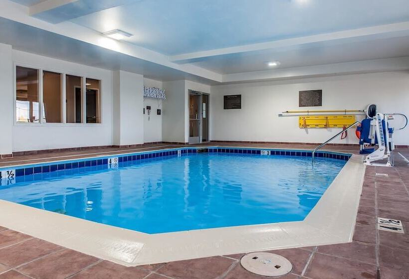 בית מלון כפרי Comfort Inn & Suites