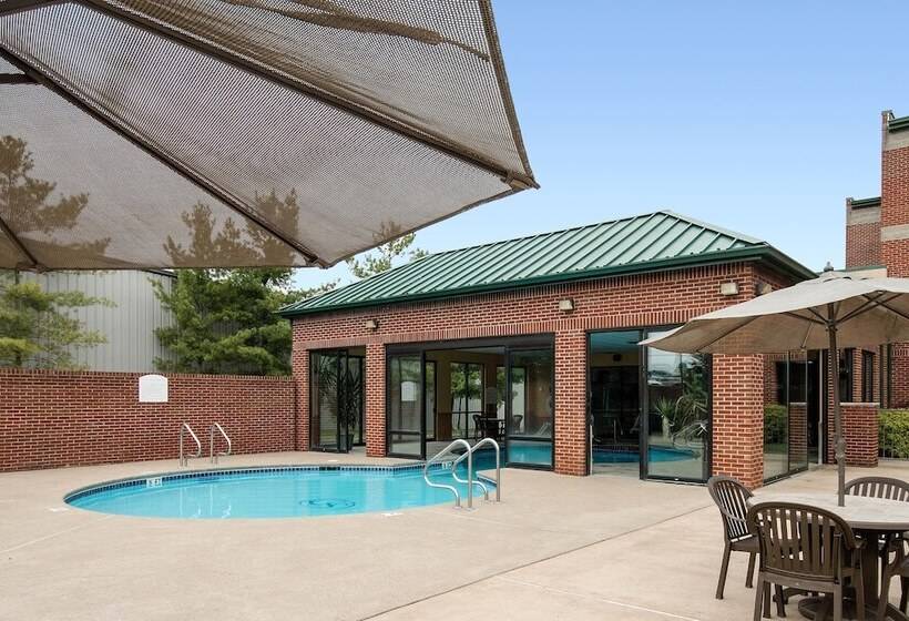 ホテル Comfort Suites Parkersburg South
