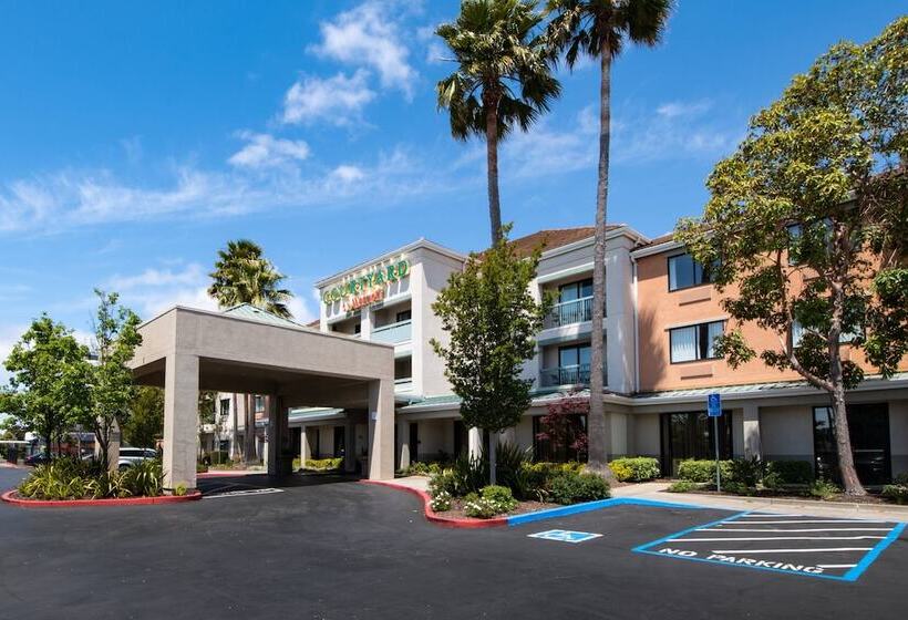 فندق Courtyard By Marriott Oakland Airport