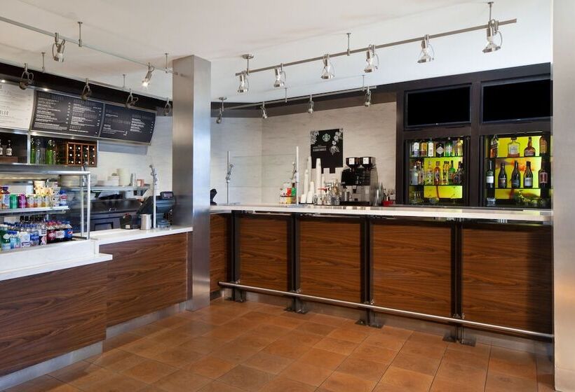 فندق Courtyard By Marriott Oakland Airport