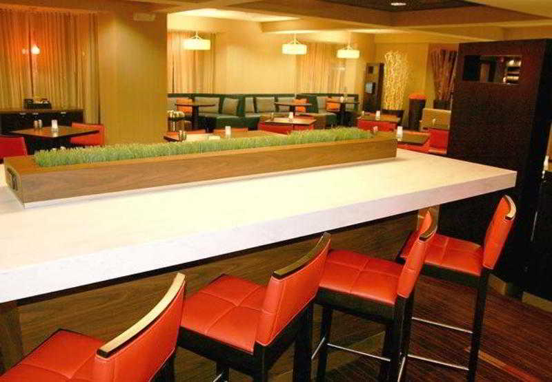 هتل Courtyard By Marriott Traverse City