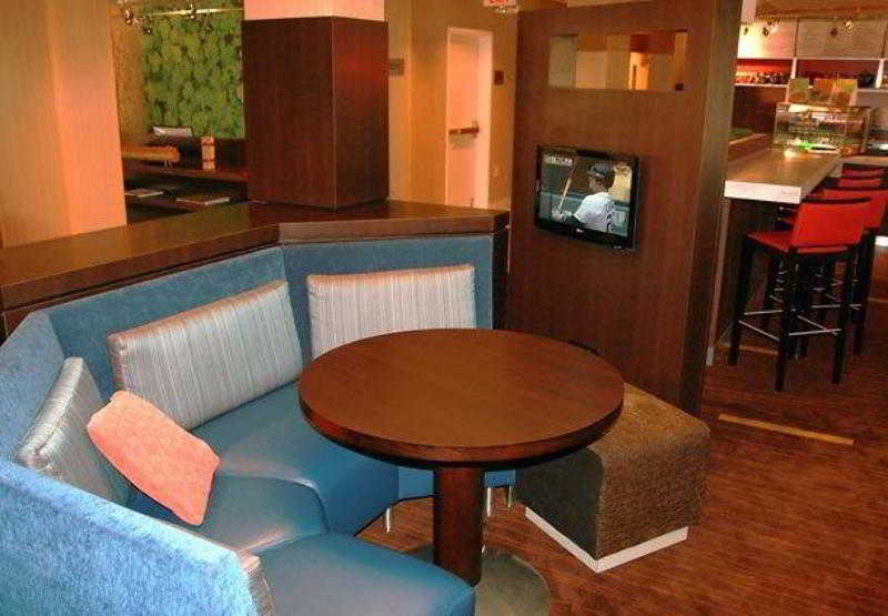 هتل Courtyard By Marriott Traverse City