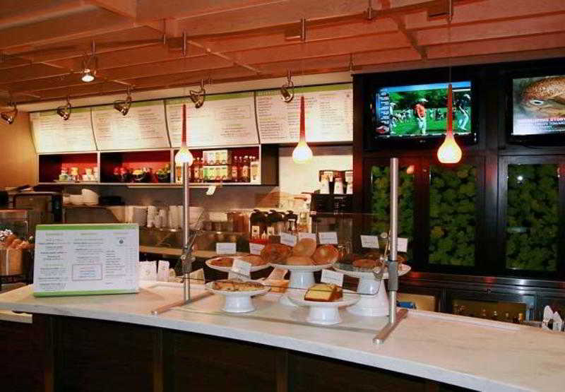هتل Courtyard By Marriott Traverse City
