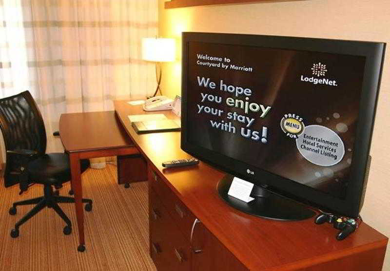 هتل Courtyard By Marriott Traverse City