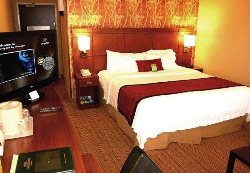 هتل Courtyard By Marriott Traverse City