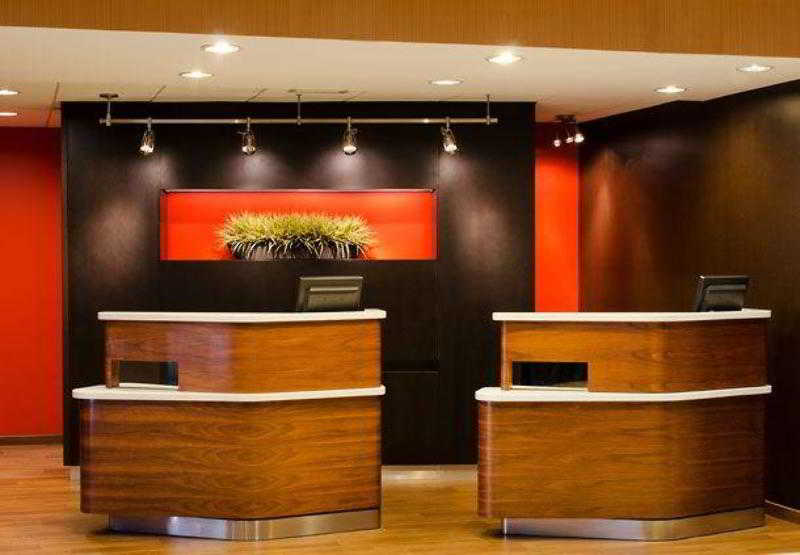 هتل Courtyard By Marriott Traverse City