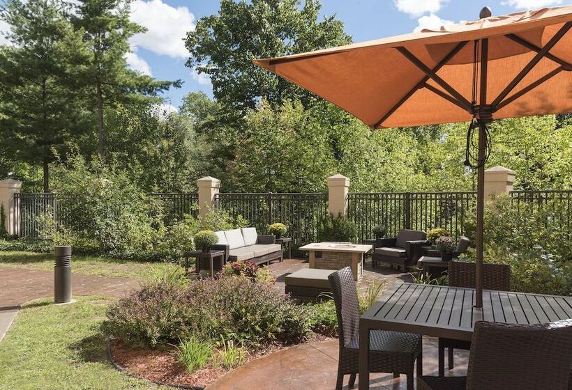 هتل Courtyard By Marriott Traverse City