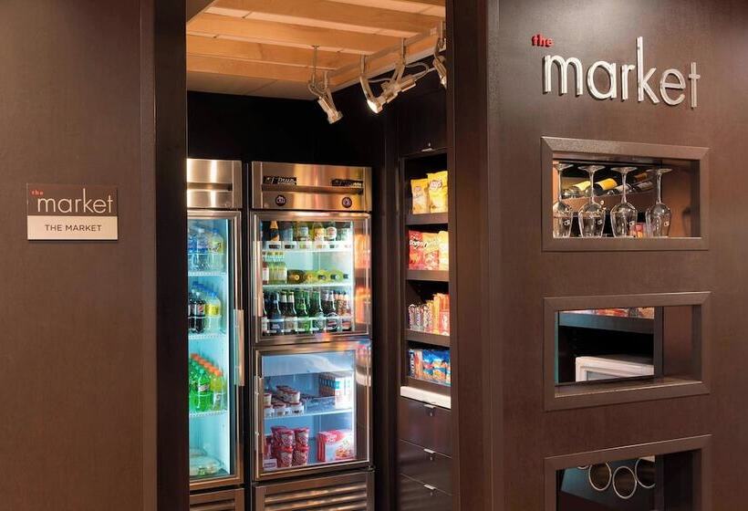 هتل Courtyard By Marriott Traverse City