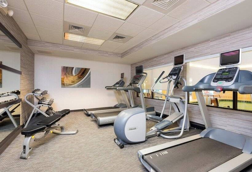 هتل Courtyard By Marriott Traverse City