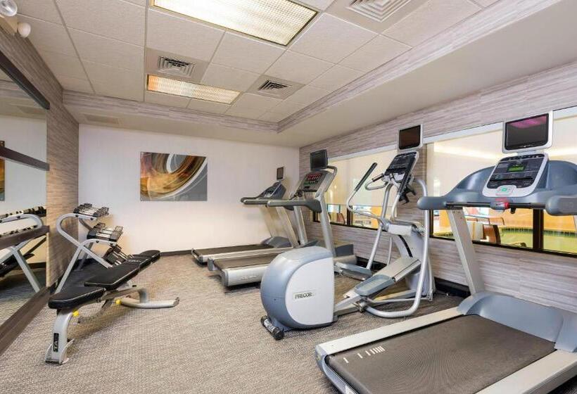هتل Courtyard By Marriott Traverse City