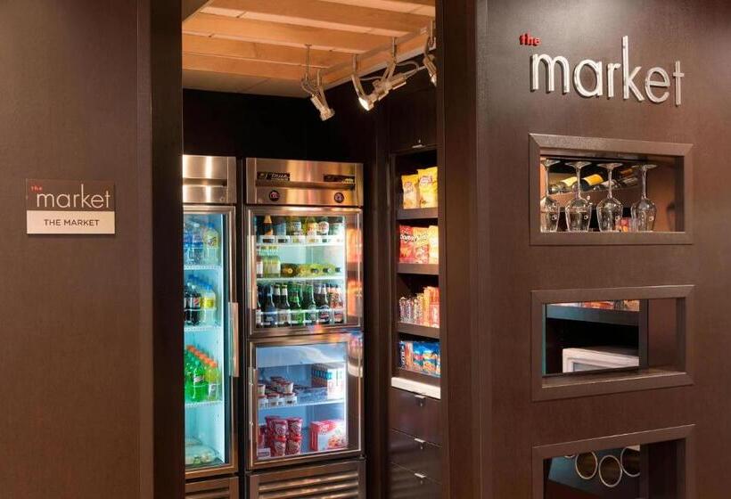 هتل Courtyard By Marriott Traverse City