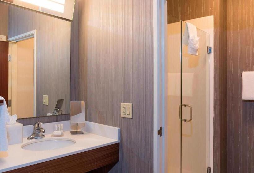 هتل Courtyard By Marriott Traverse City