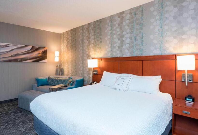 هتل Courtyard By Marriott Traverse City