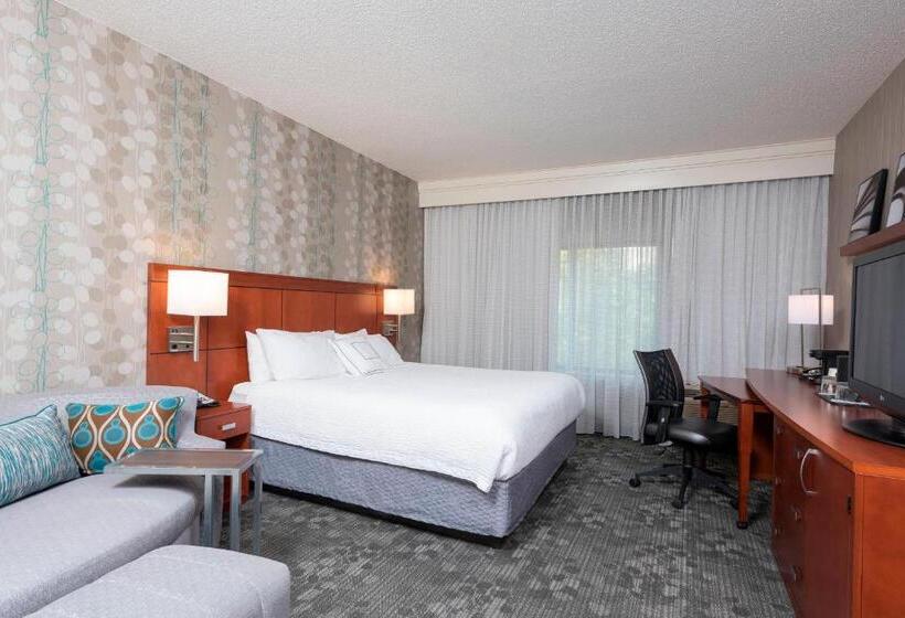 هتل Courtyard By Marriott Traverse City