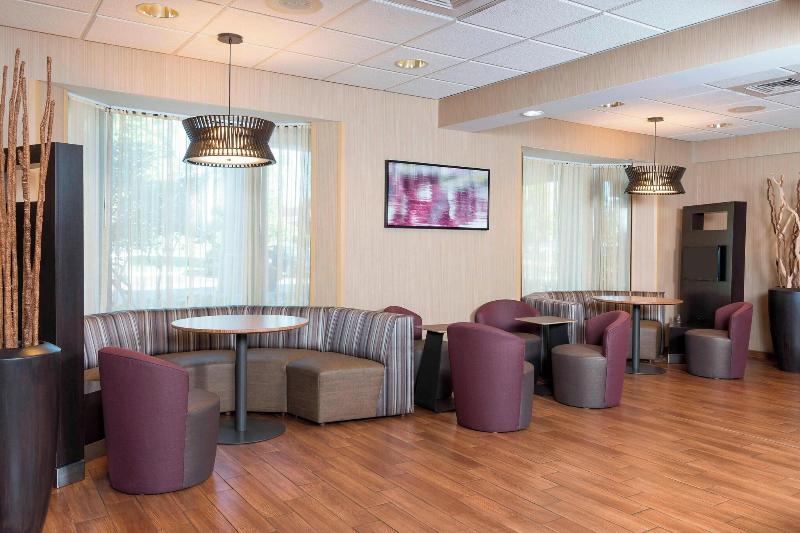 هتل Courtyard By Marriott Traverse City
