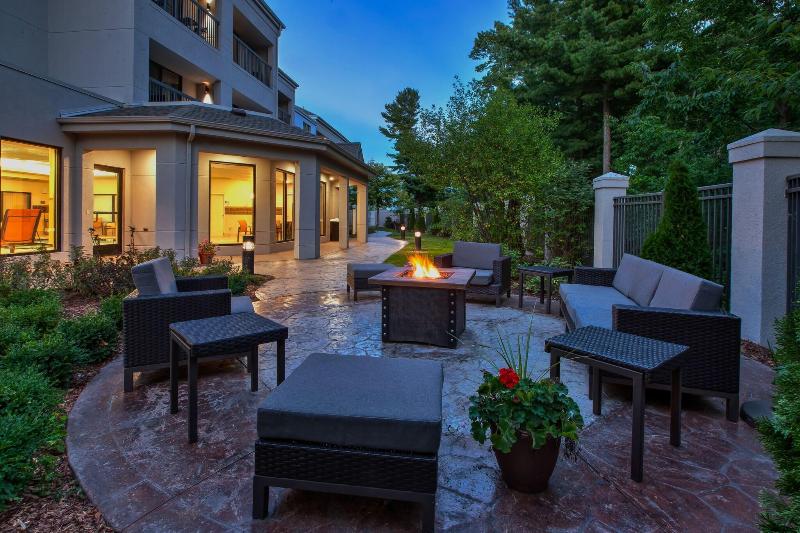 هتل Courtyard By Marriott Traverse City
