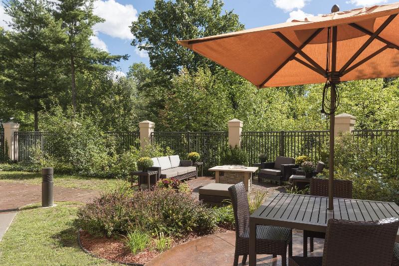 هتل Courtyard By Marriott Traverse City