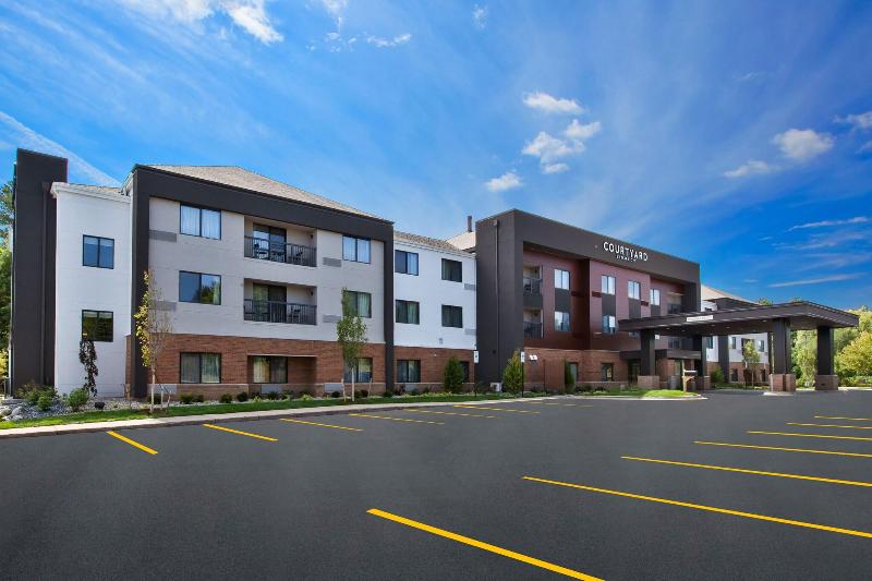 هتل Courtyard By Marriott Traverse City