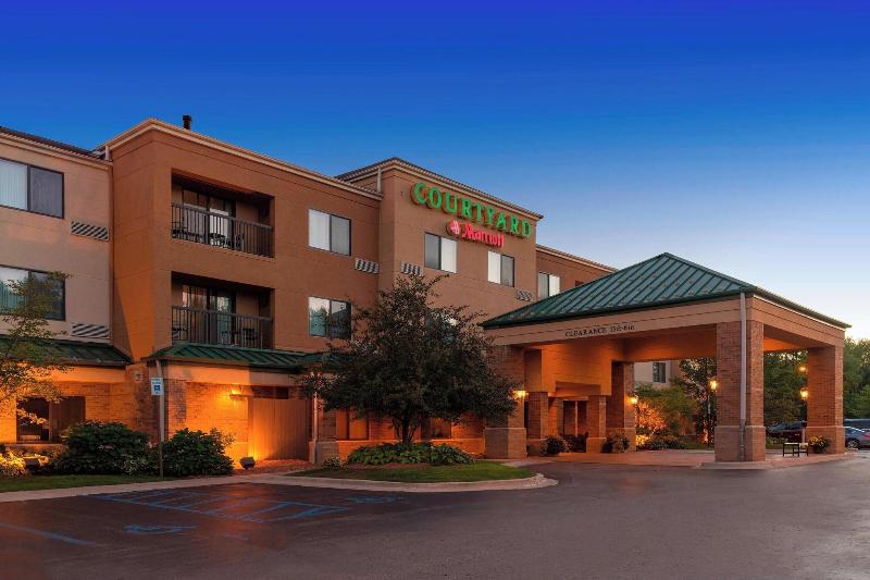 هتل Courtyard By Marriott Traverse City