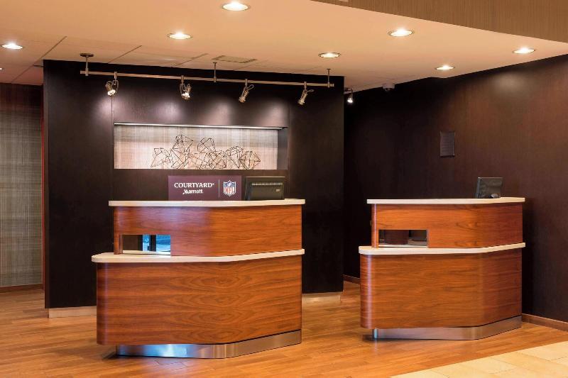 هتل Courtyard By Marriott Traverse City