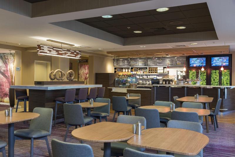 هتل Courtyard By Marriott Traverse City