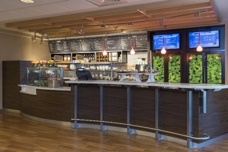 هتل Courtyard By Marriott Traverse City