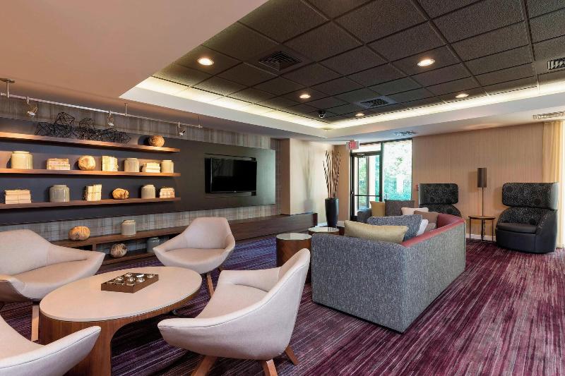 هتل Courtyard By Marriott Traverse City