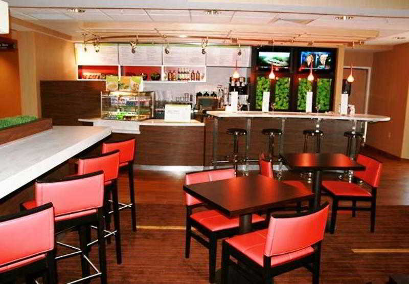 هتل Courtyard By Marriott Traverse City