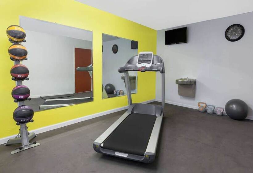 هتل Days Inn By Wyndham Ardmore