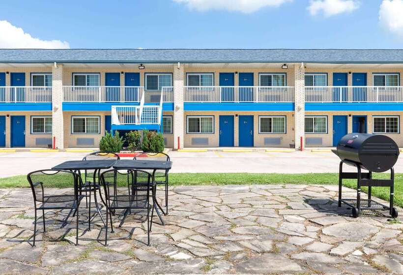 בית מלון כפרי Days Inn By Wyndham Baytown Tx
