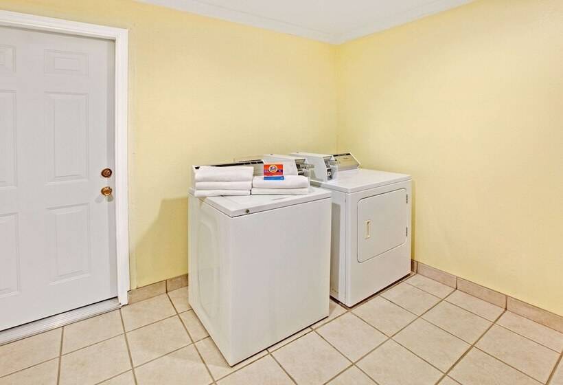 בית מלון כפרי Days Inn By Wyndham Baytown Tx