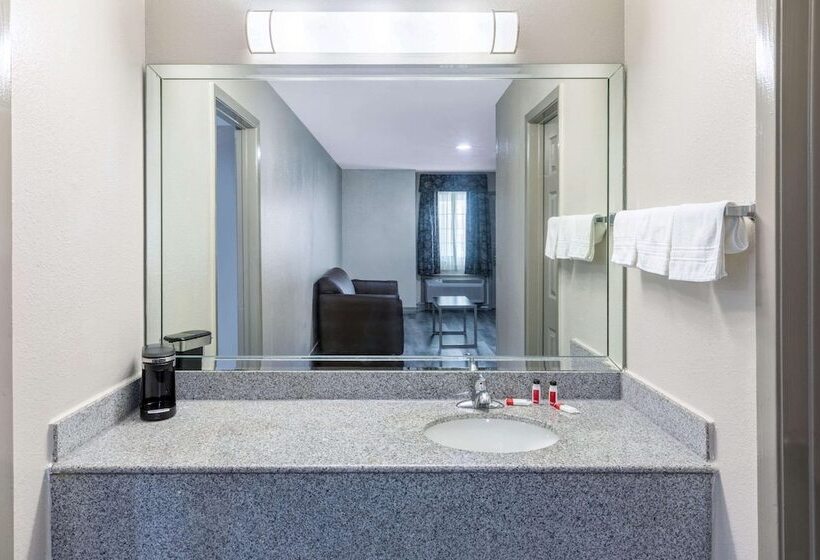 בית מלון כפרי Days Inn By Wyndham Baytown Tx