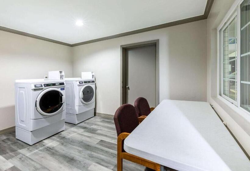 בית מלון כפרי Days Inn By Wyndham Baytown Tx