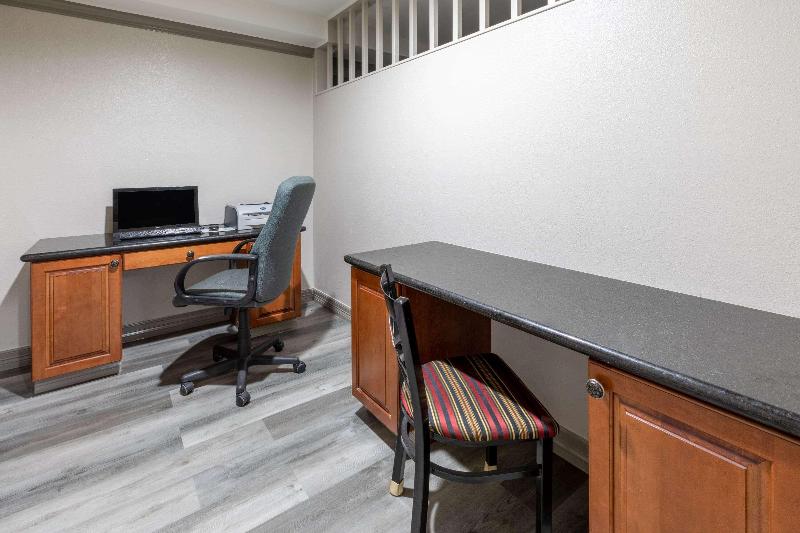 בית מלון כפרי Days Inn By Wyndham Baytown Tx